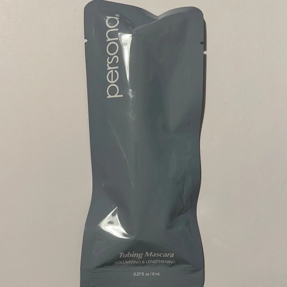 Persona Volumizing Tubing Mascara in Black